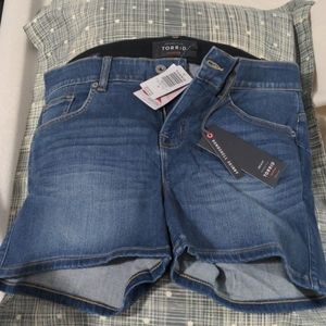 Torrid size 16 shorts